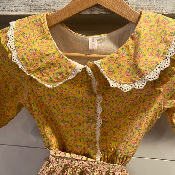 Laura Ingalls Wilder Dress with Apron and Bonnet (Prairie Dress) - Picture 4 of 10